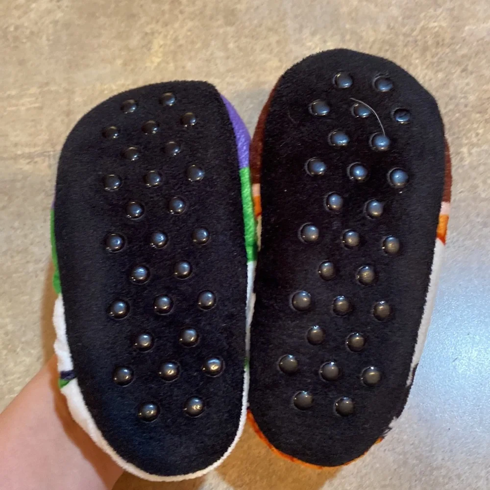 Kids, Disney slippers see picture for measurements. No size.